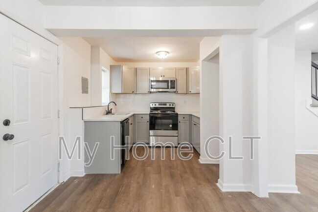 Building Photo - 931 Cantwell St