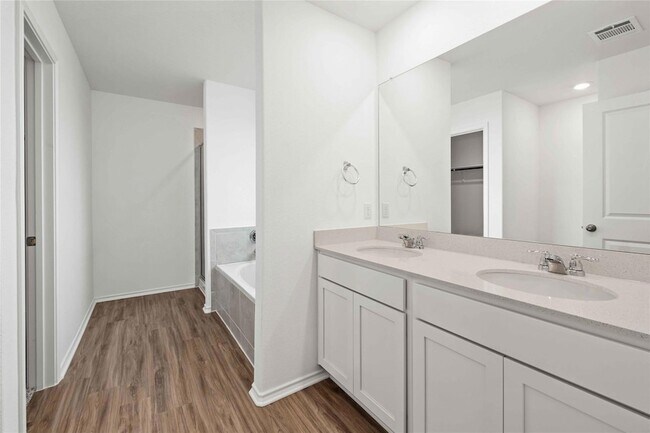 Building Photo - 416 Escondido Cir