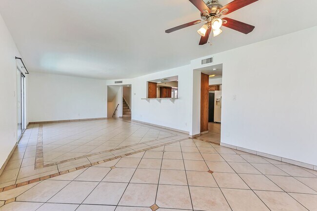 Building Photo - 4806 S Dorsey Ln