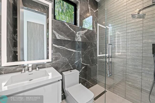 Building Photo - 401 Lido Dr