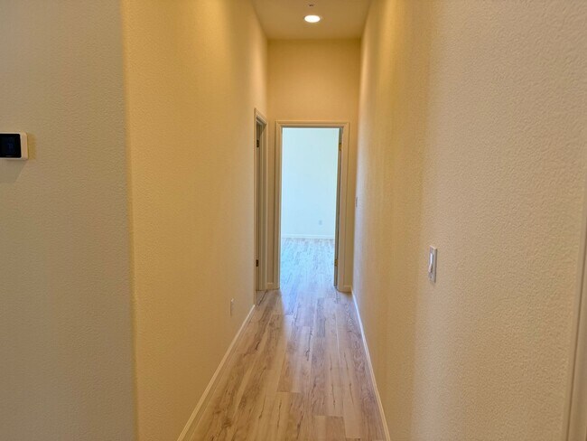 Building Photo - 877 Emerald Hills Cir
