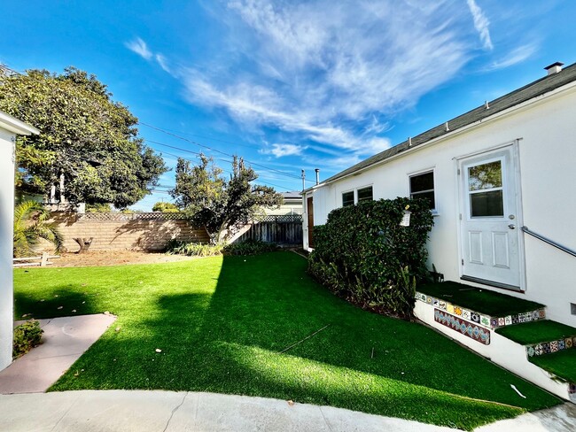 Building Photo - Beautiful 3B 2BA Home in Pacific Beach w/ ...