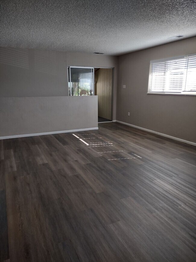 Building Photo - ALL PROSPECTIVE TENANTS MUST SUBMIT A $58 NON-REFUNDABLE APPLICATION FEE PER APPLICANT ONLINE AND...