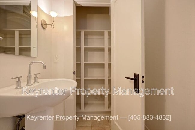 Building Photo - 812 NW 7th St