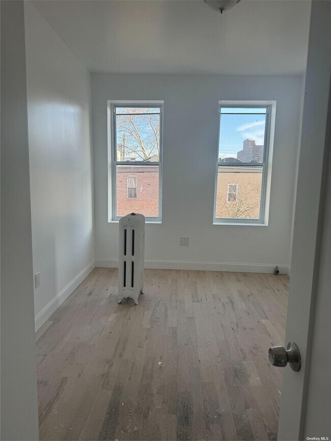 Building Photo - 739 Snediker Ave