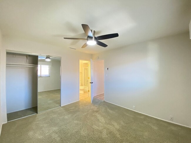 Building Photo - Beautiful corner condo in Lake San Marcos