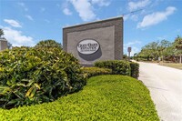 Building Photo - 1540 Glen Oaks Dr E