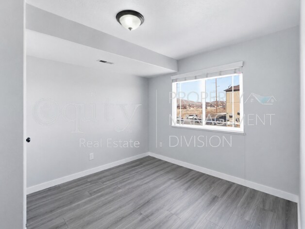 Building Photo - 3812 E Rock Creek Rd