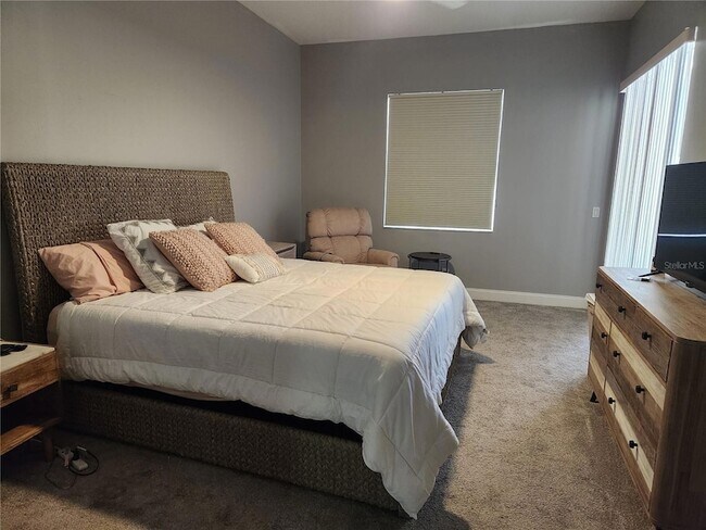 Building Photo - 5274 Far Oak Cir