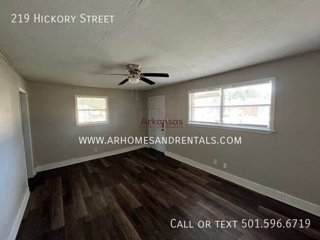 Building Photo - 219 Hickory St