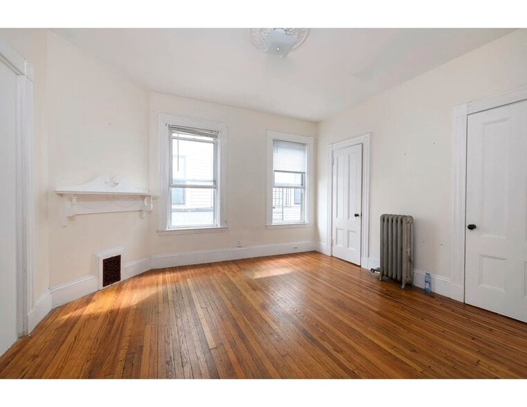 Bedroom 2 - 19 Trowbridge St