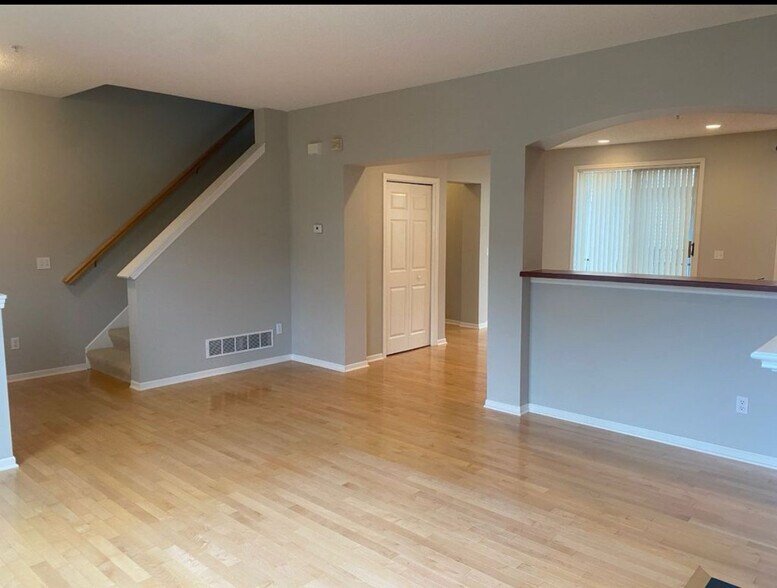 Building Photo - 11346 Stratton Ave