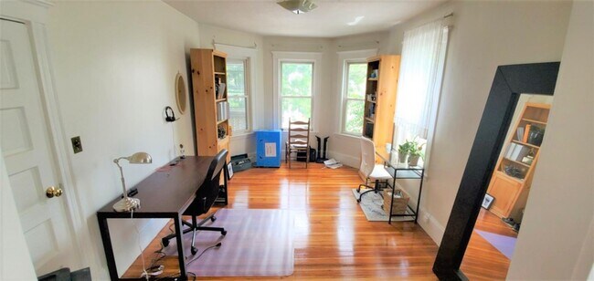 Primary Photo - 76 Conwell Ave