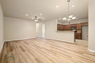 Building Photo - Luxury Gated Patio Home | 2 Bed, 2 Bath | ...