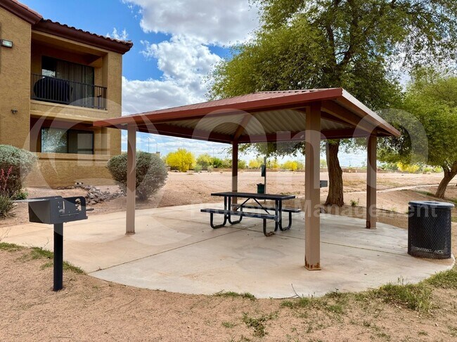 Building Photo - 1456 E 9th St