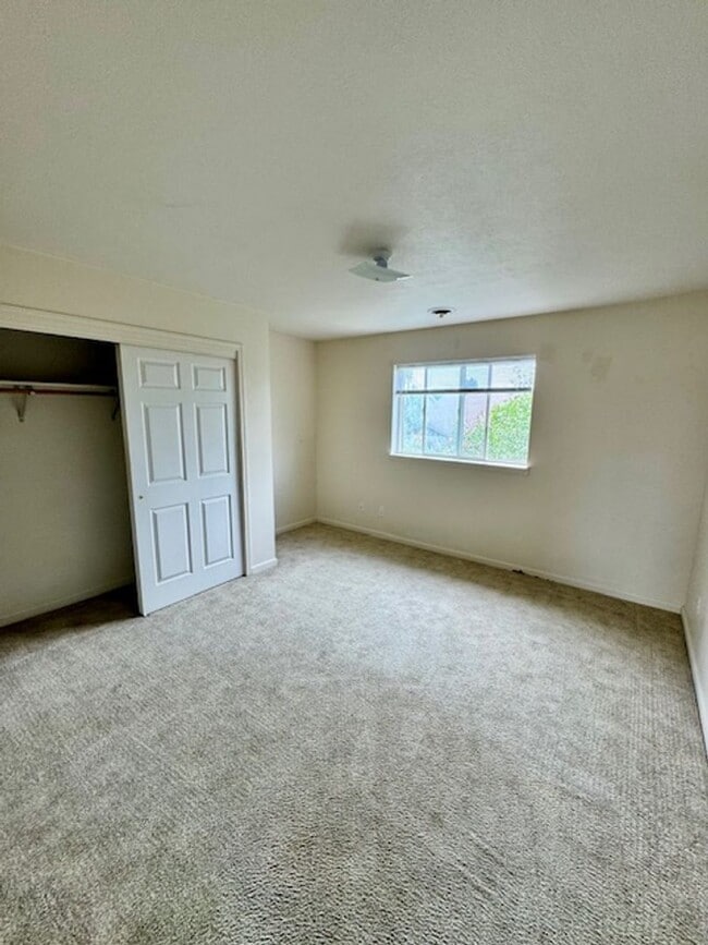 Building Photo - 3 Bedroom, 2 Bathroom 4-Plex