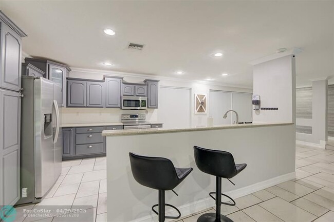 Building Photo - 9200 SW 51st Pl