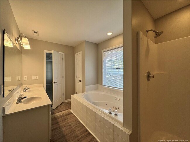 Building Photo - 134 Cresthaven Dr