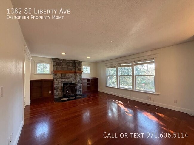 Building Photo - 1382 SE Liberty Ave