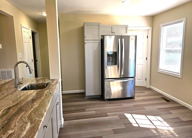 Building Photo - 1840 Cedar Hall Rd