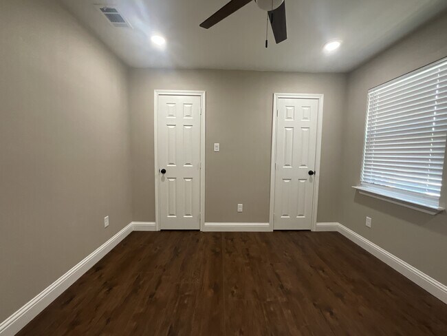 Building Photo - 261 Bois D Arc St