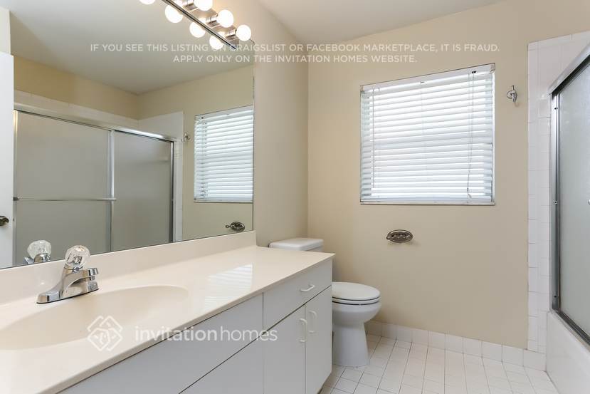 Building Photo - 1369 Fairfax Cir E