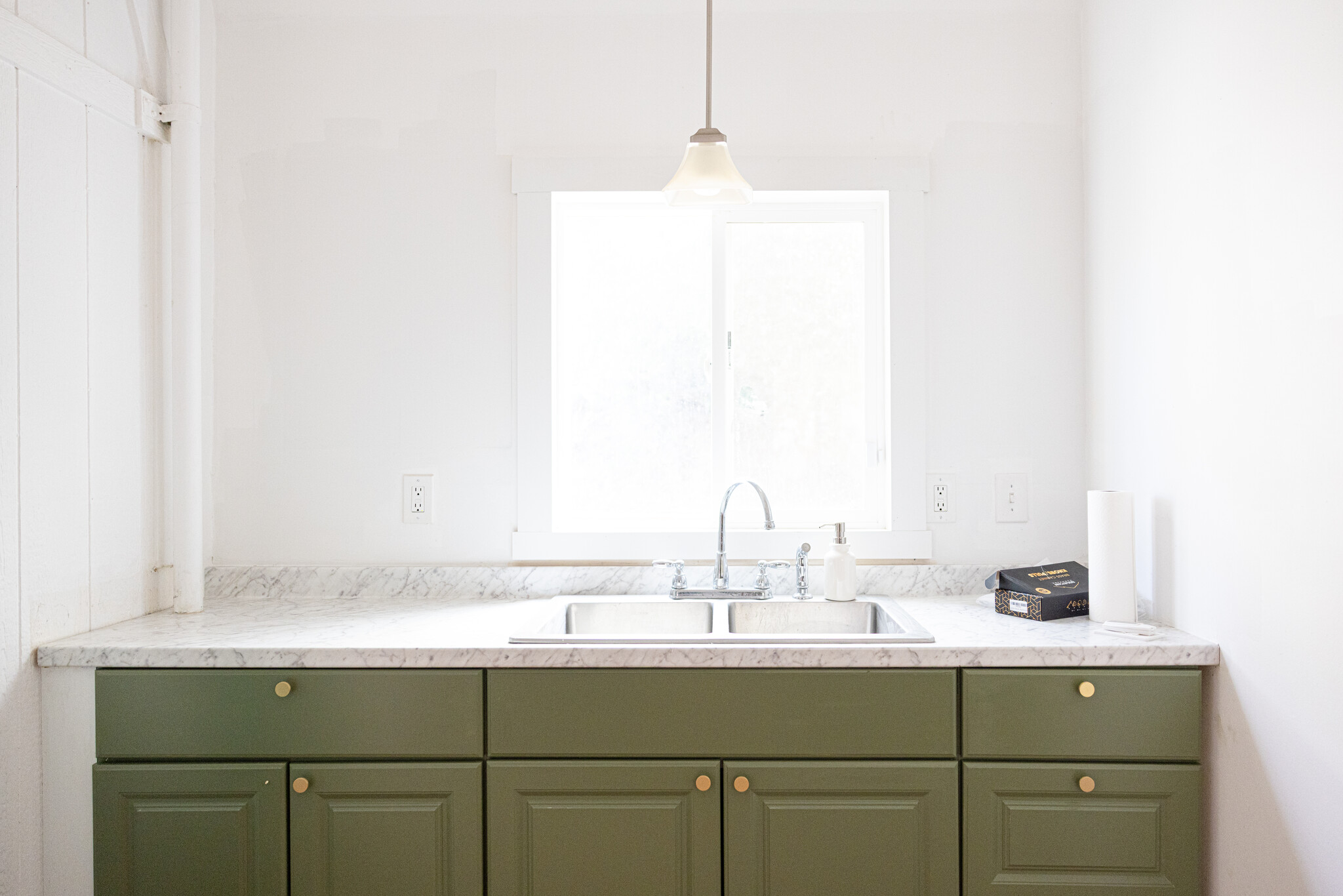 brand new countertops - 1359 Oakwood Dr