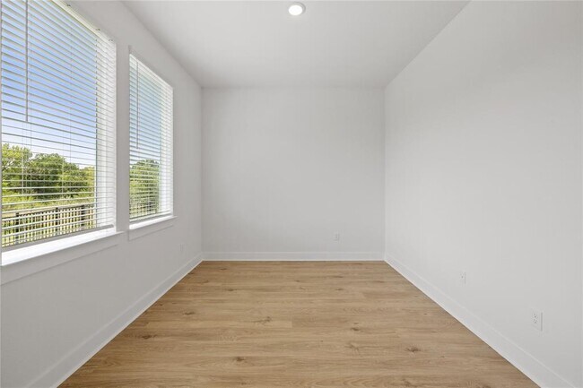 Building Photo - 1608 Kit Cir