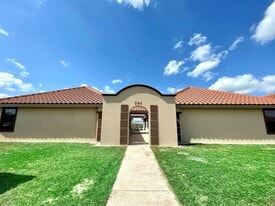 Building Photo - 204 S Ridge Ln