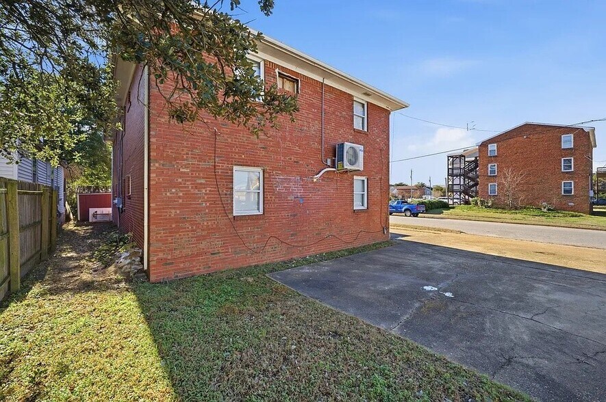 Building Photo - 9626 10th View St