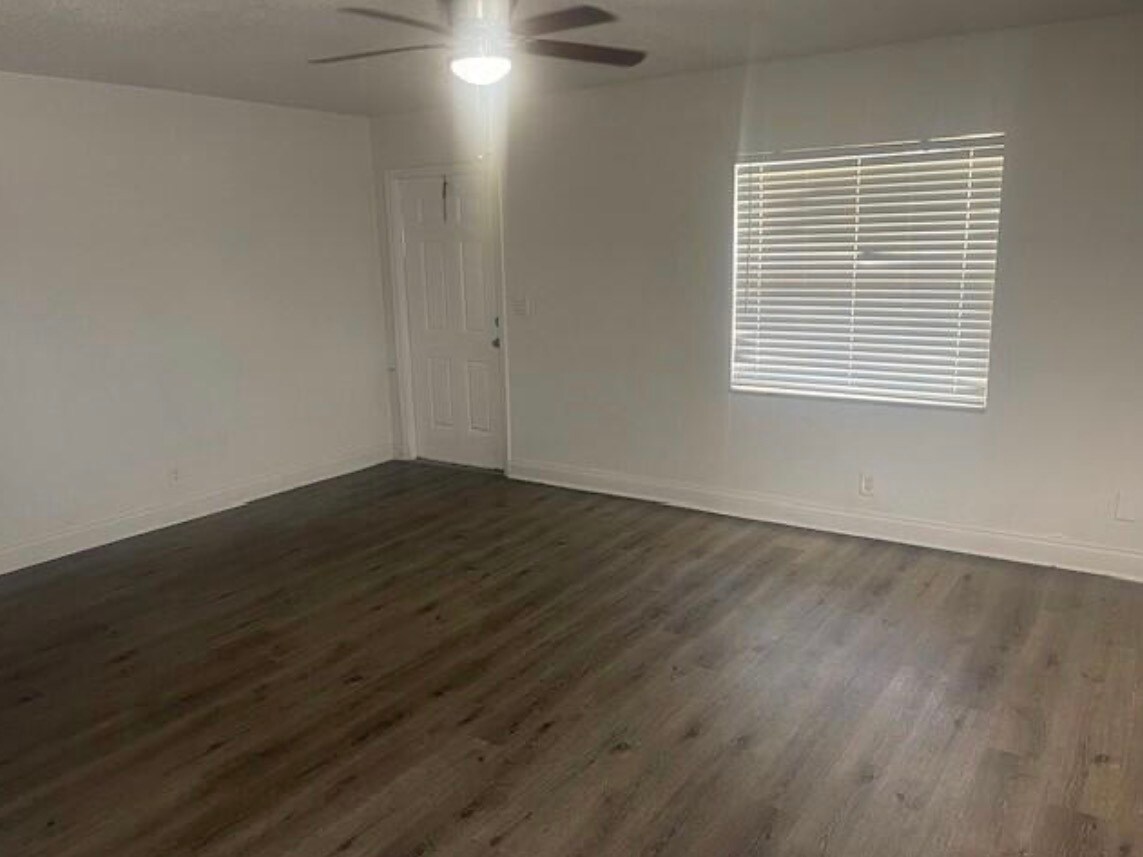 Building Photo - 1451 NW 20th Ct