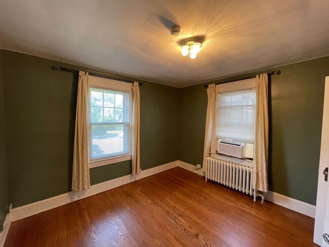 Building Photo - Charming House on Fontaine Ave