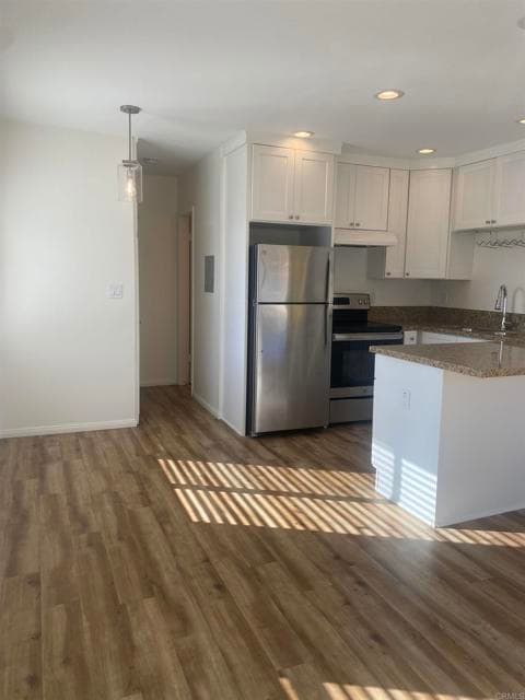 Building Photo - 721 S Cedros Ave