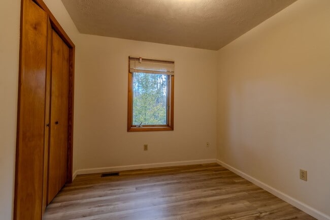 Building Photo - Bright, Beautiful, and Effortlessly Move-In Ready