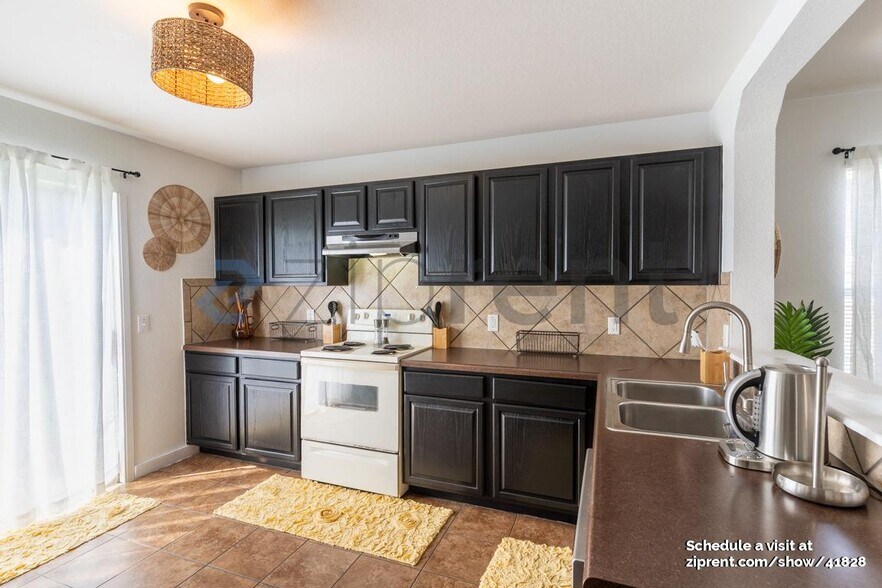Building Photo - 1705 Anise Dr