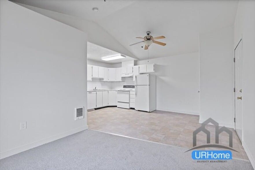 Interior Photo - 120 SE 143rd Ave
