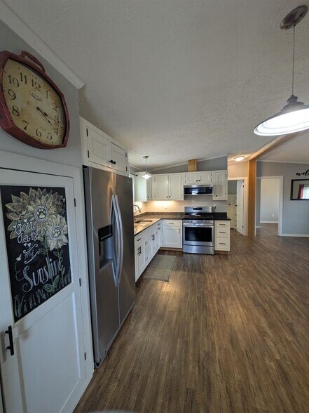 Building Photo - 11 Corn Hill Rd