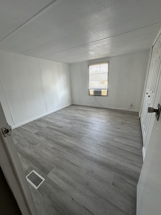 Building Photo - 8004 Reynolda Rd