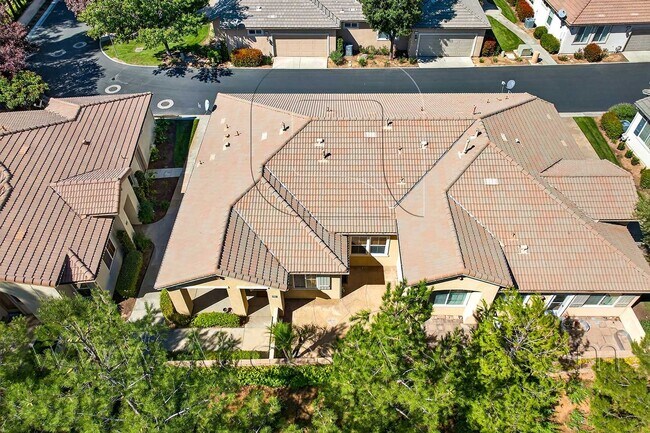 Building Photo - 55+ Age Community – Charming 2 Bed / 2 Bat...