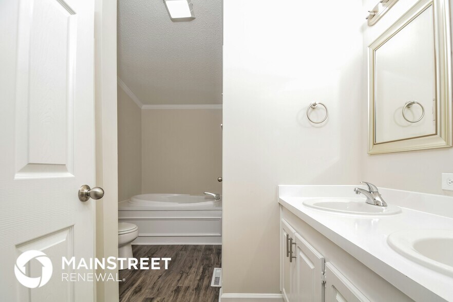 Building Photo - 617 E Walnut Ave