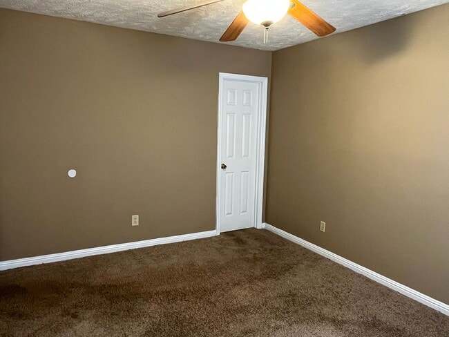 Building Photo - Charming 2 Bed 2 Bath Raeford Home