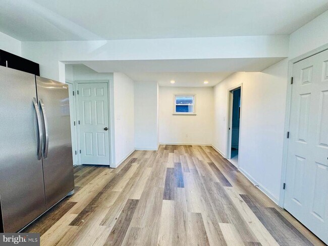 Building Photo - 552 Merchant St