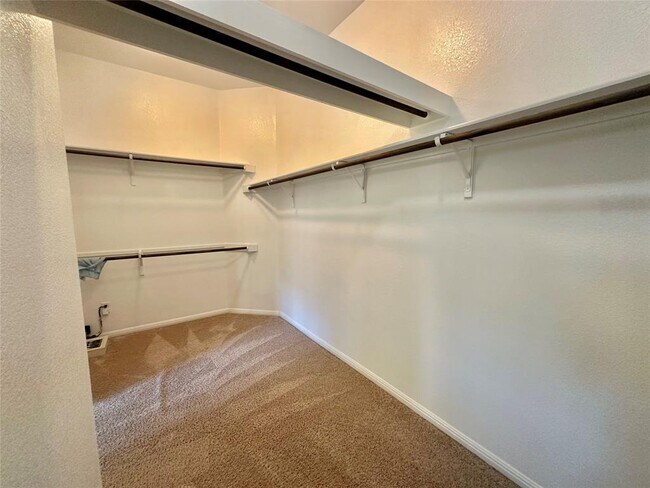 Building Photo - 911 Copper Lake Rd