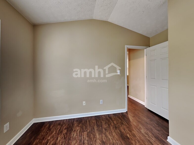 Building Photo - 7071 Hillcrest Chase Ln