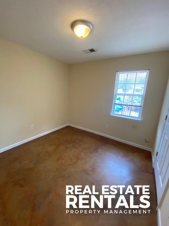 Building Photo - 1817 Emanuel Ave