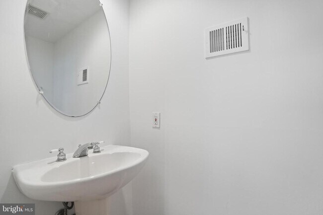 Building Photo - 12033 Treeline Way