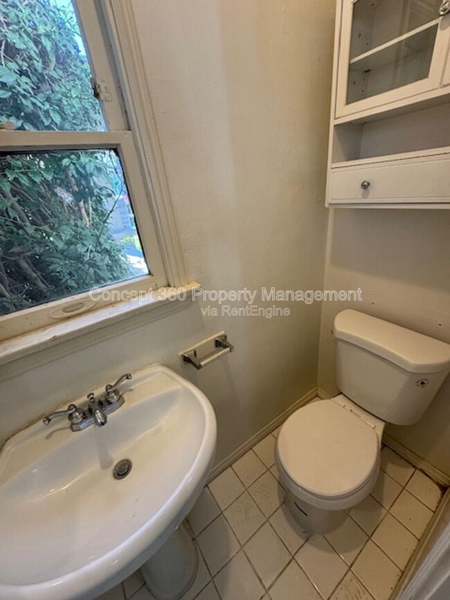 Building Photo - 3811 E 10th St