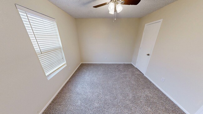 Building Photo - 2 Weeks Free Rent Move-In Special! Locatio...