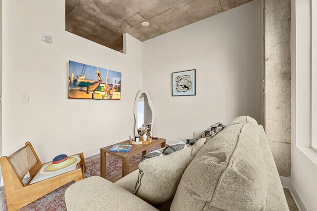 Building Photo - 617 N 12th St