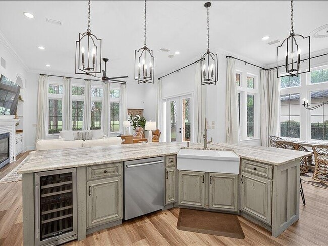 Building Photo - 3161 Club Dr